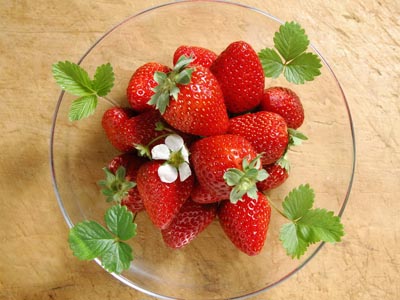 广州代妈吃草莓时需要注意哪些事项